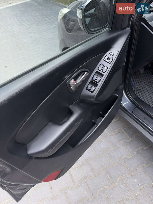 Позашляховик / Кросовер Hyundai ix35 2010 в Харкові