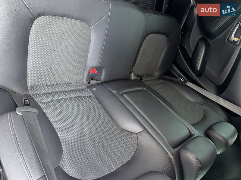 Позашляховик / Кросовер Hyundai ix35 2010 в Харкові