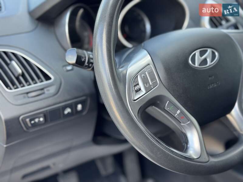 Позашляховик / Кросовер Hyundai ix35 2010 в Сумах