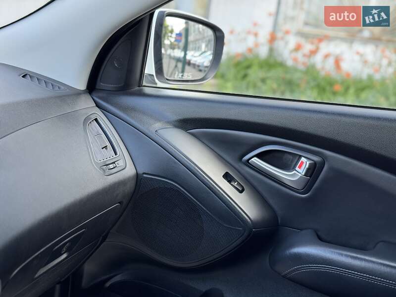 Позашляховик / Кросовер Hyundai ix35 2010 в Сумах