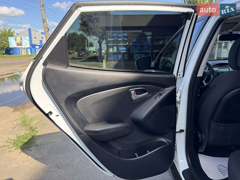 Позашляховик / Кросовер Hyundai ix35 2010 в Сумах