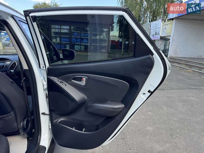 Позашляховик / Кросовер Hyundai ix35 2010 в Сумах