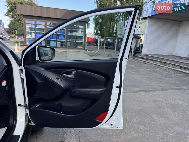 Позашляховик / Кросовер Hyundai ix35 2010 в Сумах