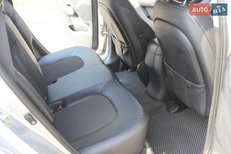 Позашляховик / Кросовер Hyundai ix35 2010 в Дніпрі фото 26 Позашляховик / Кросовер Hyundai ix35 2010 в Дніпрі