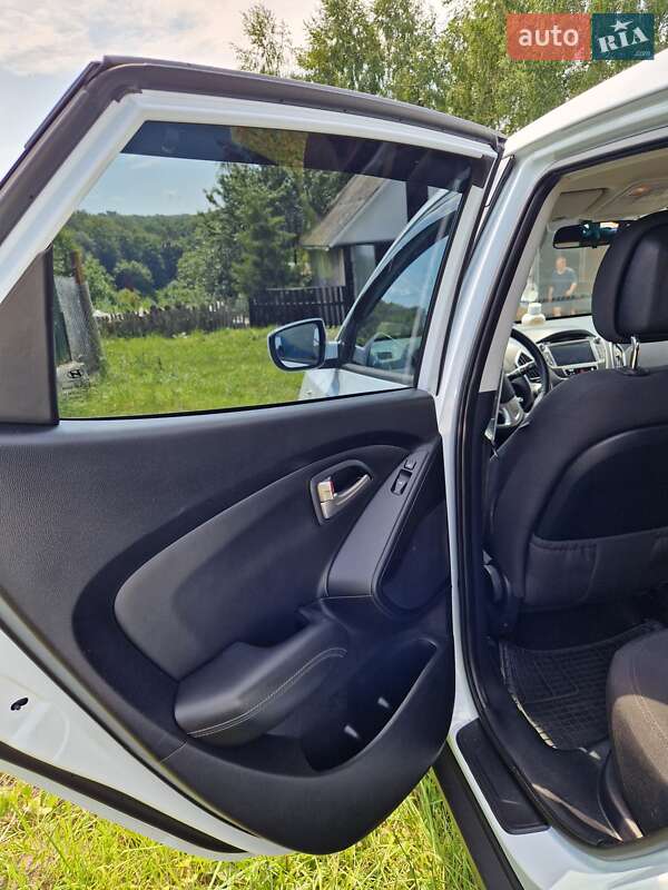 Внедорожник / Кроссовер Hyundai ix35 2011 в Чернигове