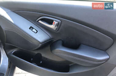 Позашляховик / Кросовер Hyundai ix35 2014 в 