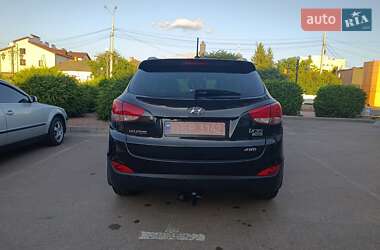 Внедорожник / Кроссовер Hyundai ix35 2010 в 