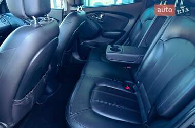Внедорожник / Кроссовер Hyundai ix35 2010 в 