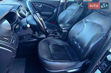 Внедорожник / Кроссовер Hyundai ix35 2010 в 