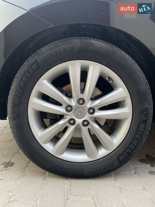 Внедорожник / Кроссовер Hyundai ix35 2010 в Каменец-Подольском