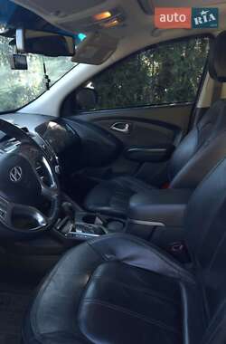 Внедорожник / Кроссовер Hyundai ix35 2010 в 