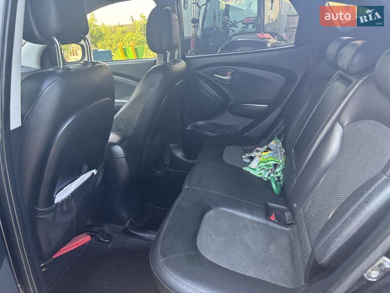 Внедорожник / Кроссовер Hyundai ix35 2011 в Старой Синяве