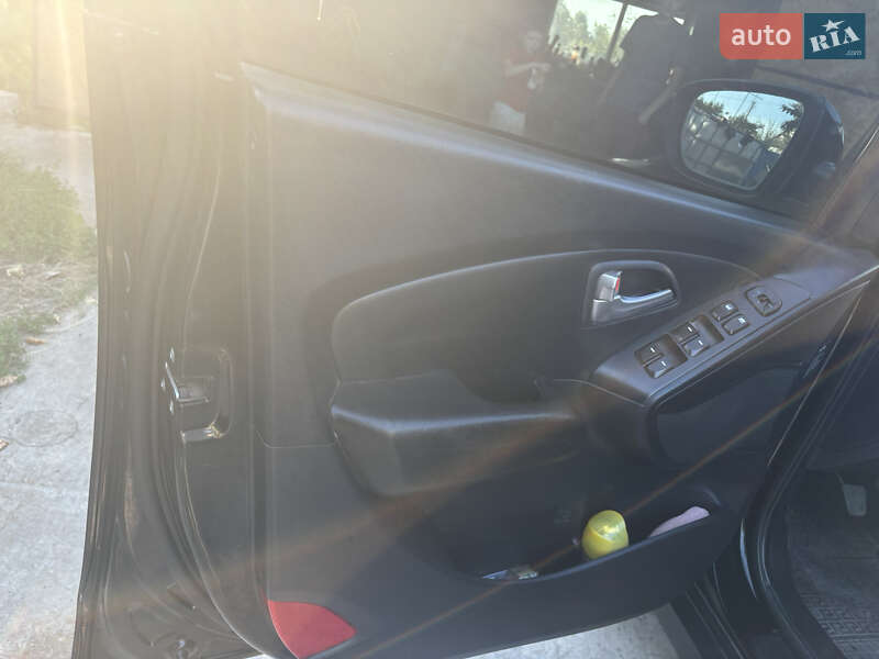 Внедорожник / Кроссовер Hyundai ix35 2011 в Старой Синяве