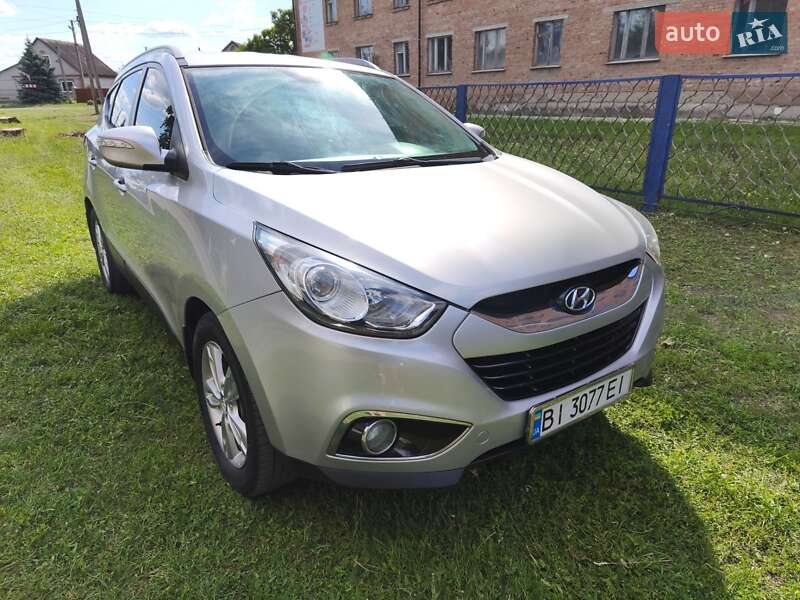 Позашляховик / Кросовер Hyundai ix35 2010 в Зіньківі