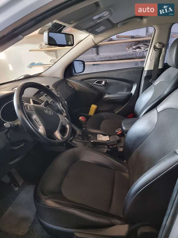 Позашляховик / Кросовер Hyundai ix35 2010 в Сумах