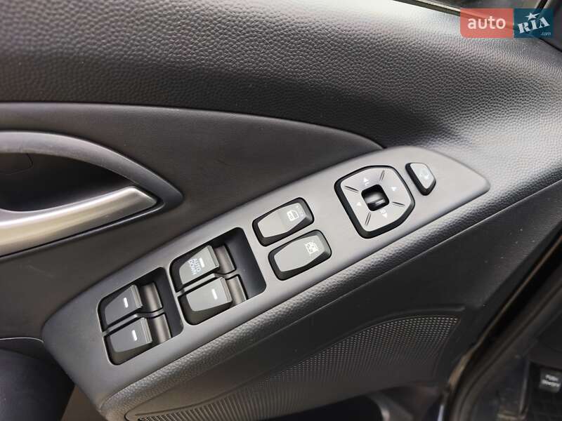 Внедорожник / Кроссовер Hyundai ix35 2010 в Днепре