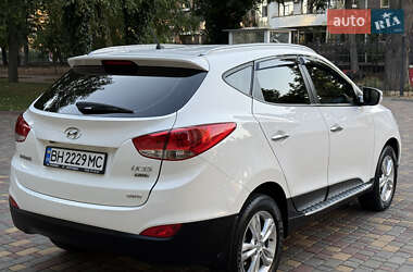Позашляховик / Кросовер Hyundai ix35 2013 в 