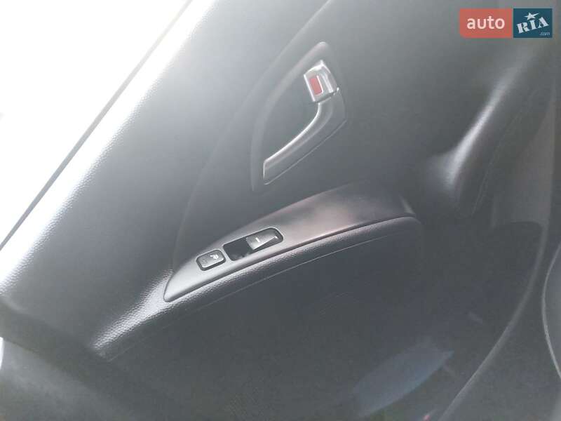 Позашляховик / Кросовер Hyundai ix35 2013 в Івано-Франківську