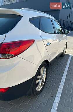 Внедорожник / Кроссовер Hyundai ix35 2011 в 