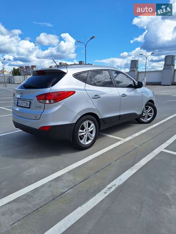 Позашляховик / Кросовер Hyundai ix35 2010 в Києві
