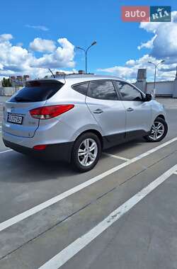 Внедорожник / Кроссовер Hyundai ix35 2010 в 