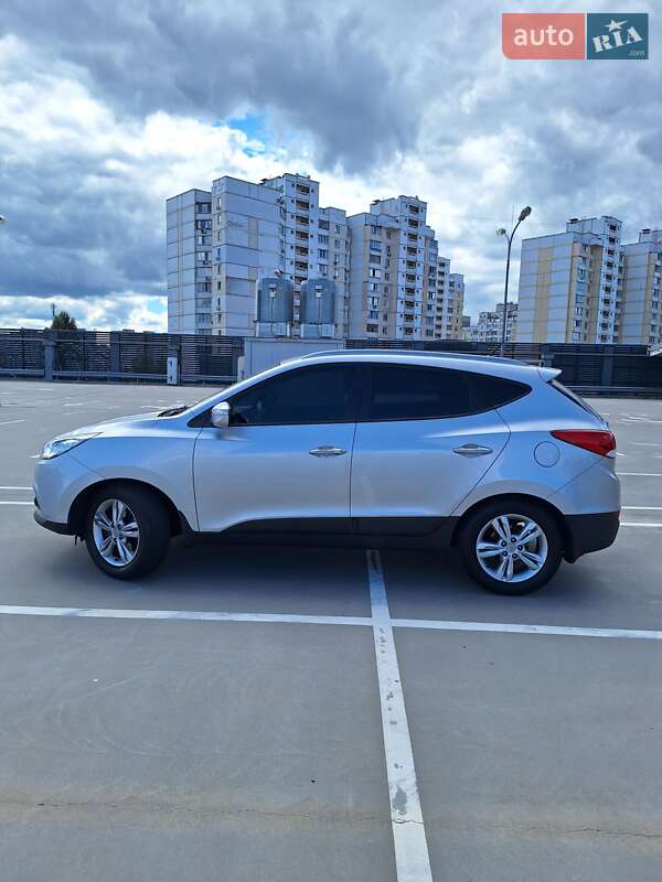 Позашляховик / Кросовер Hyundai ix35 2010 в Києві