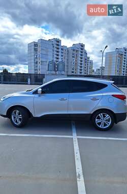 Внедорожник / Кроссовер Hyundai ix35 2010 в 