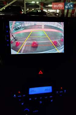 Внедорожник / Кроссовер Hyundai ix35 2010 в 