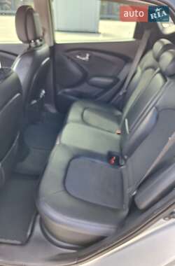 Внедорожник / Кроссовер Hyundai ix35 2010 в 