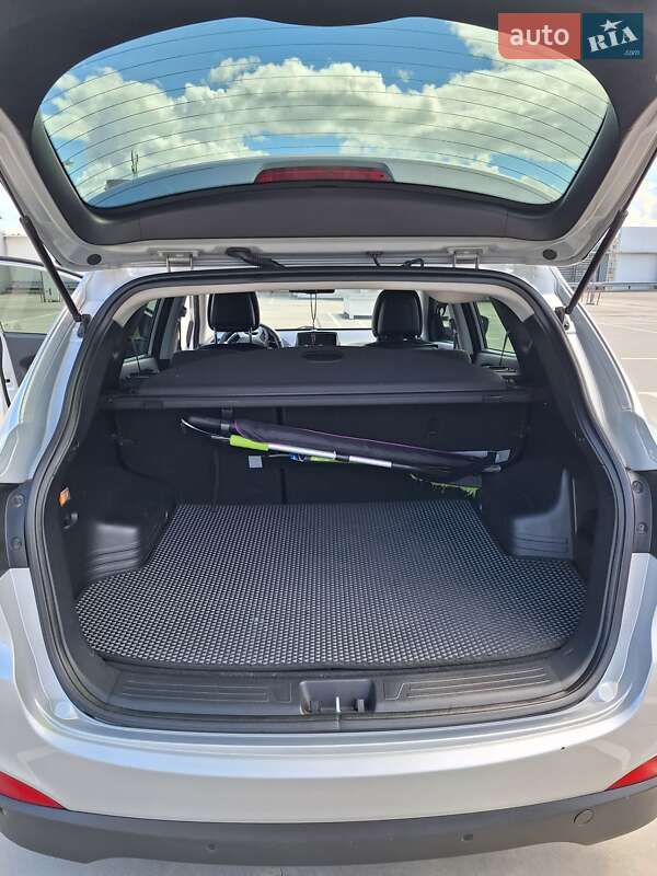 Позашляховик / Кросовер Hyundai ix35 2010 в Києві