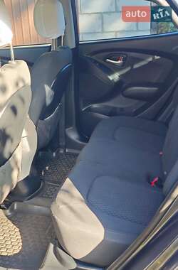 Внедорожник / Кроссовер Hyundai ix35 2010 в 