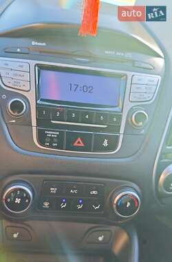 Внедорожник / Кроссовер Hyundai ix35 2010 в 