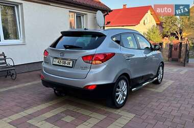Внедорожник / Кроссовер Hyundai ix35 2010 в 