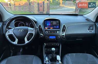 Внедорожник / Кроссовер Hyundai ix35 2010 в 