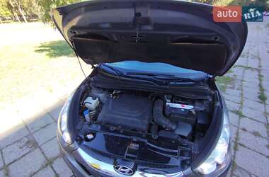 Позашляховик / Кросовер Hyundai ix35 2012 в 