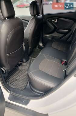 Внедорожник / Кроссовер Hyundai ix35 2012 в 