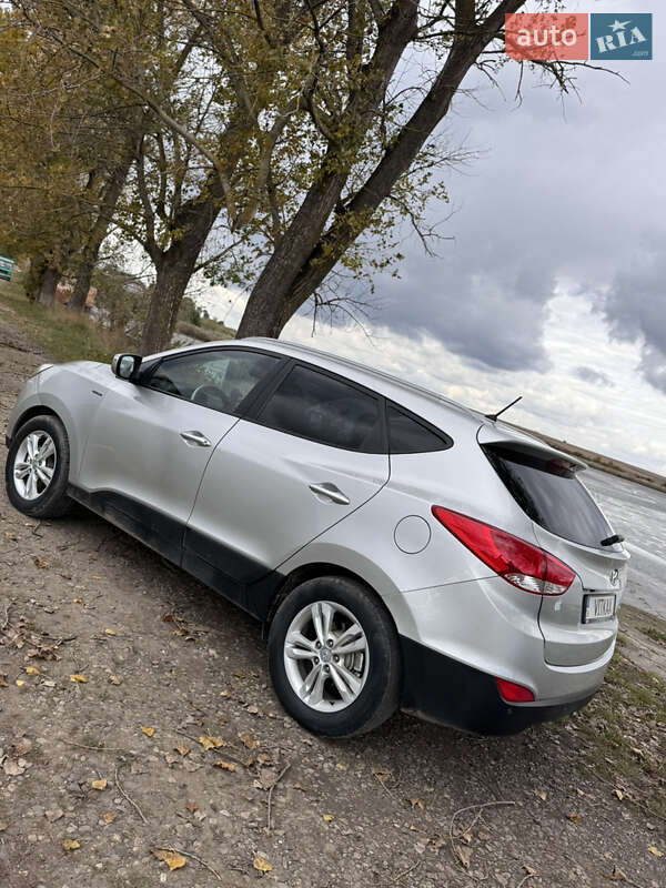 Внедорожник / Кроссовер Hyundai ix35 2010 в Черновцах