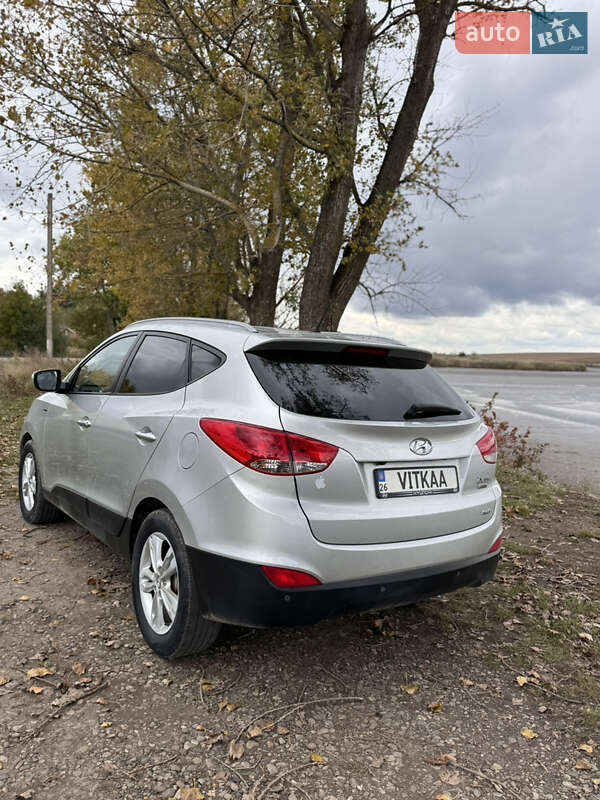 Внедорожник / Кроссовер Hyundai ix35 2010 в Черновцах