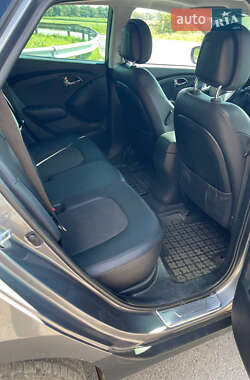 Внедорожник / Кроссовер Hyundai ix35 2012 в 