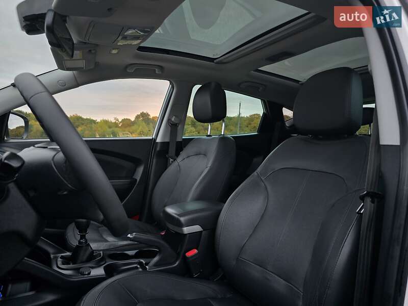 Внедорожник / Кроссовер Hyundai ix35 2012 в Калуше