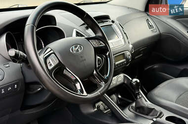 Позашляховик / Кросовер Hyundai ix35 2012 в 
