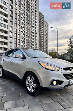 Внедорожник / Кроссовер Hyundai ix35 2010 в 