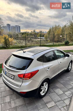 Внедорожник / Кроссовер Hyundai ix35 2010 в 