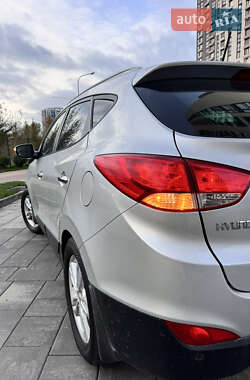 Внедорожник / Кроссовер Hyundai ix35 2010 в 
