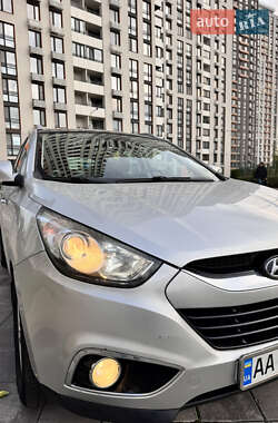 Внедорожник / Кроссовер Hyundai ix35 2010 в 