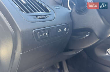 Внедорожник / Кроссовер Hyundai ix35 2012 в 