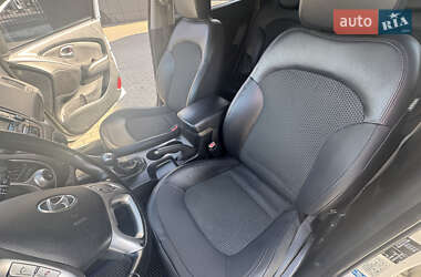 Внедорожник / Кроссовер Hyundai ix35 2012 в 