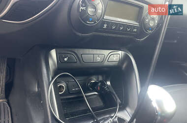 Внедорожник / Кроссовер Hyundai ix35 2011 в 