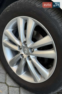 Внедорожник / Кроссовер Hyundai ix35 2012 в 