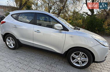 Внедорожник / Кроссовер Hyundai ix35 2010 в 